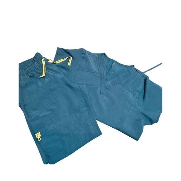 Wonderwink Spread Good Cheer Scrub Set - Picture 2 of 8